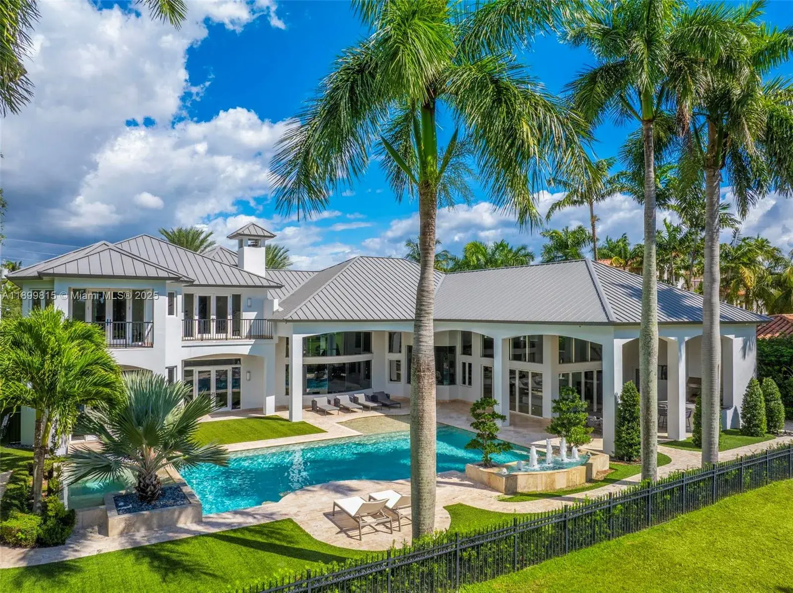 6 bedroom 7 bath Residential for sale at 2800 NE 40th St, Fort Lauderdale FL 33308