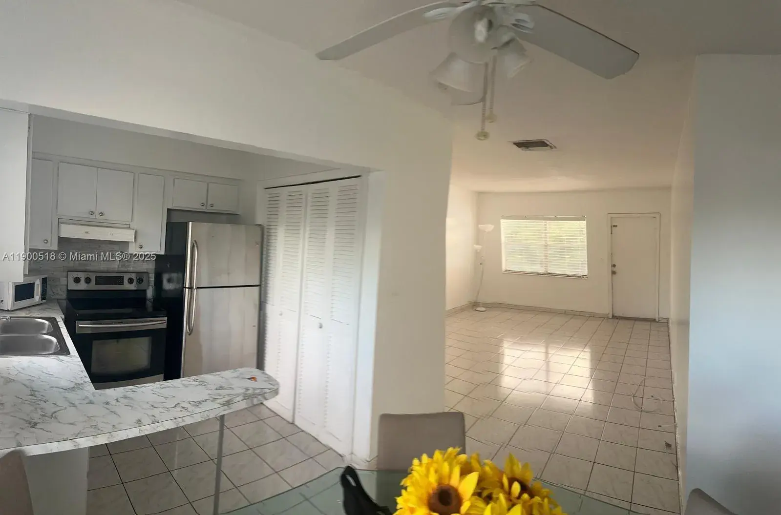 1 bedroom 1 bath Residential Lease for rent at 2420 Johnson St # 303, Hollywood FL 33020