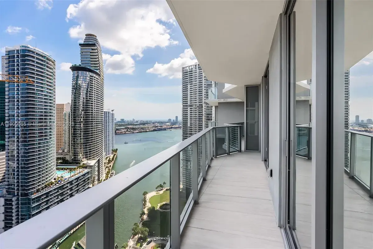 77 SE 5th Street # 2806, Miami FL 33131
