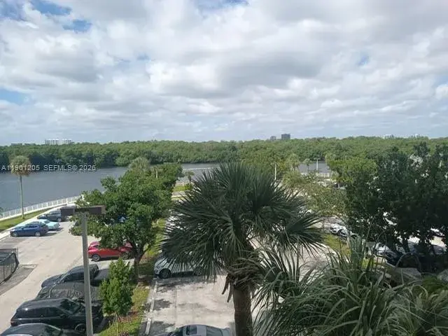 500 Bayview Dr # 321, Sunny Isles Beach FL 33160