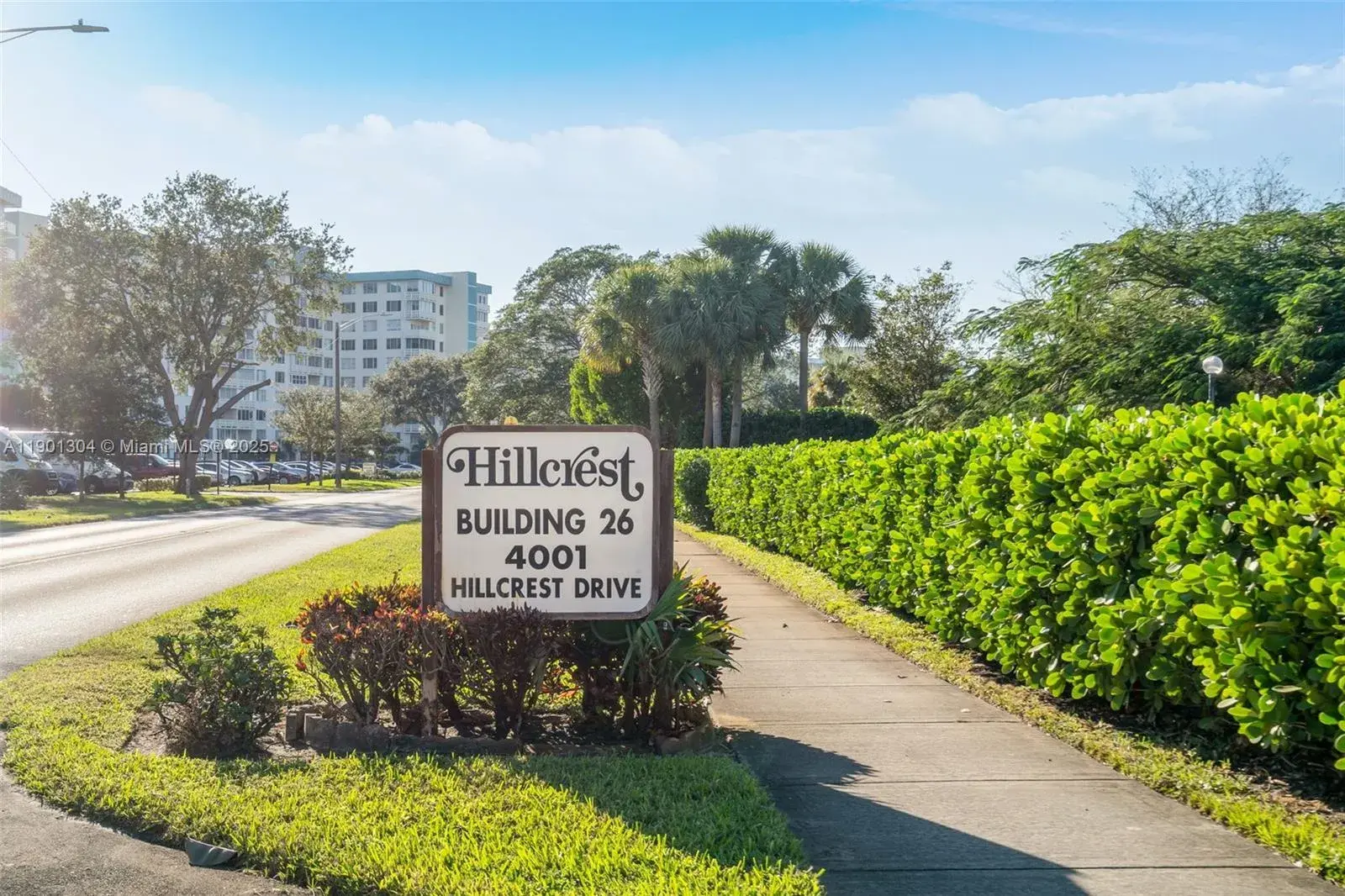 2 bedroom 2 bath Residential for sale at 4001 Hillcrest Dr # 812, Hollywood FL 33021