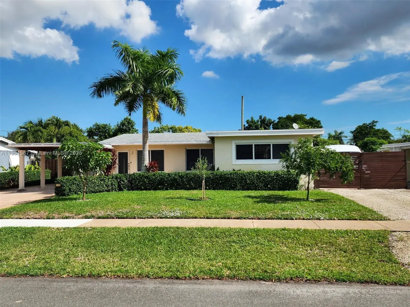 3 bedroom 3 bath Residential for sale at 2140 SW 36th Ave, Fort Lauderdale FL 33312