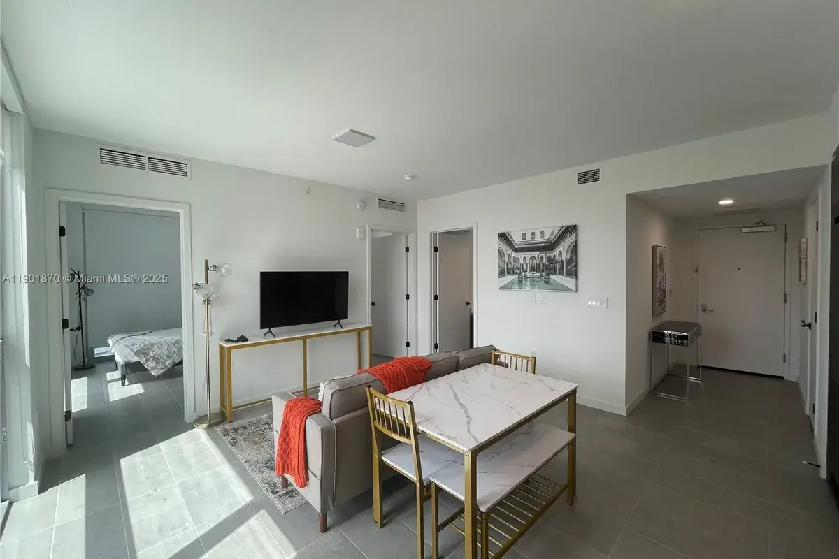 227 NE 2nd St # 1606, Miami FL 33132