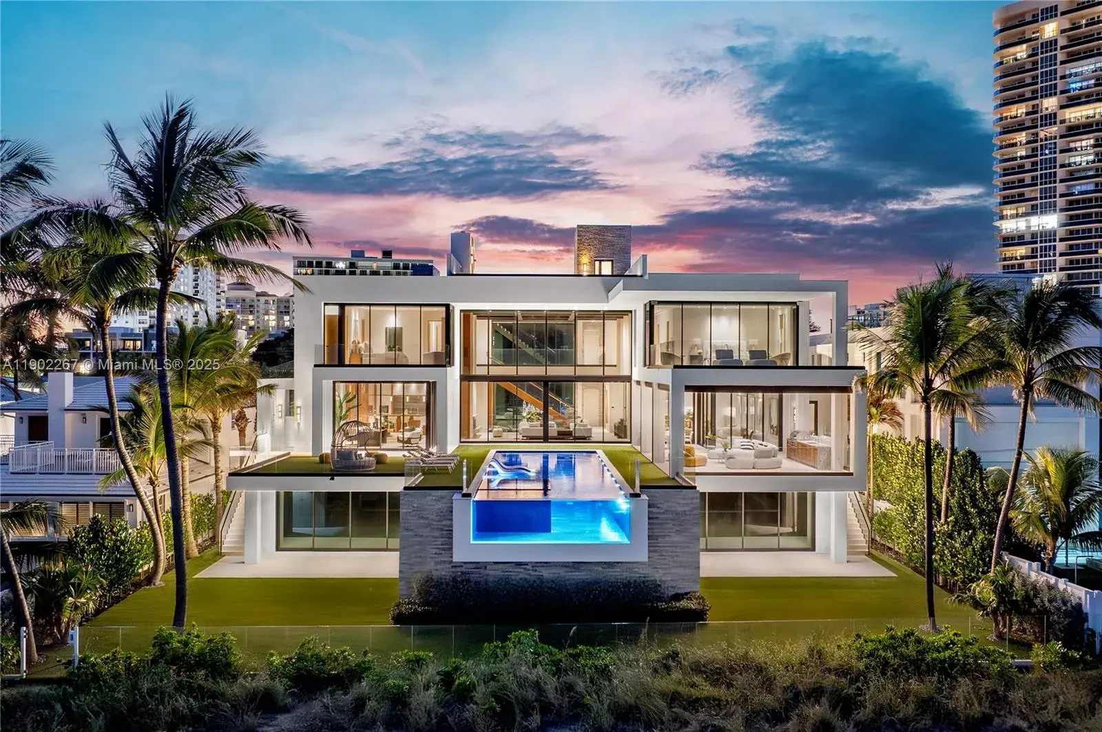 7 bedroom 4 bath for sale at 3052 N Atlantic Blvd, Fort Lauderdale FL 33308