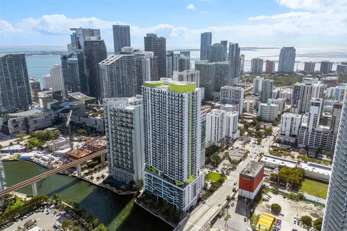 175 SW 7th St # 1212, Miami FL 33130