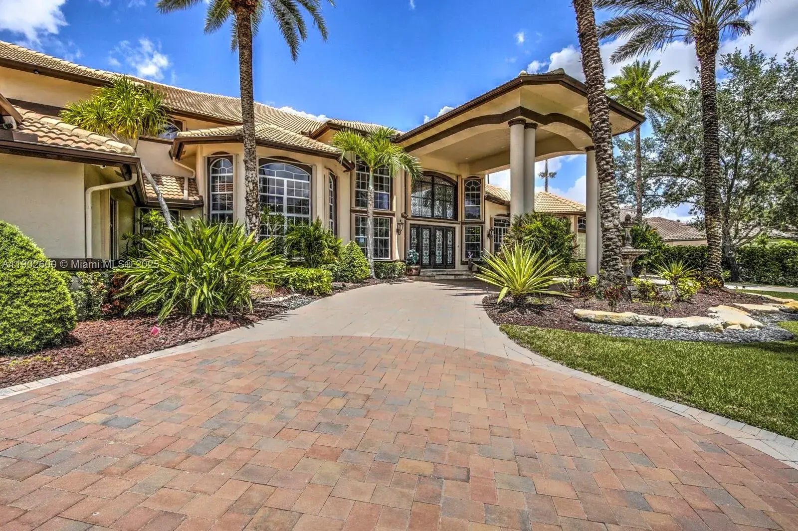 3828 Pine Lake Dr, Weston FL 33332