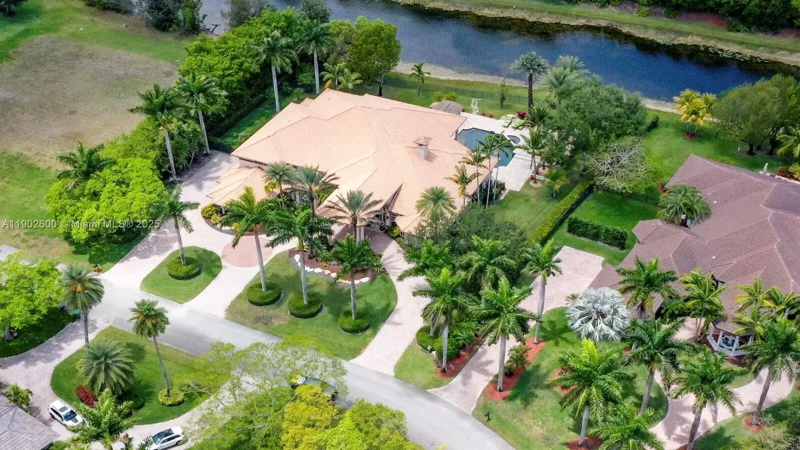 3828 Pine Lake Dr, Weston FL 33332