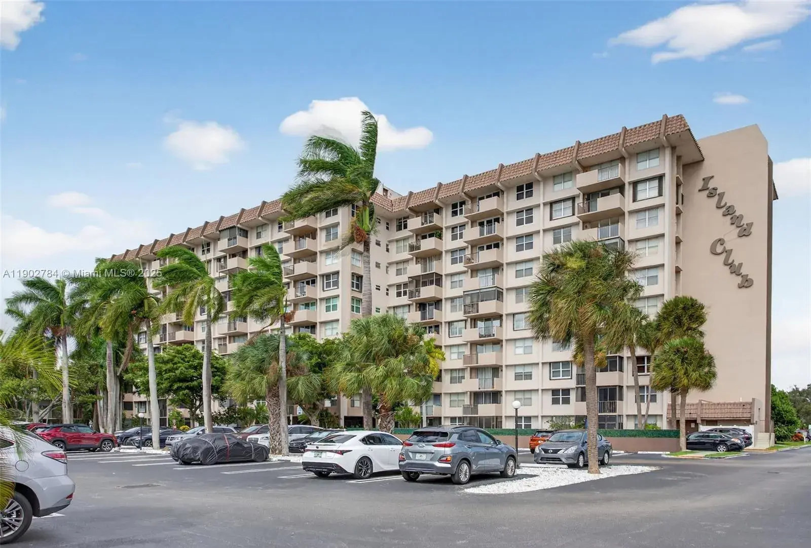 1 bedroom 1 bath Residential for sale at 777 S Federal Hwy, Pompano Beach FL 33062