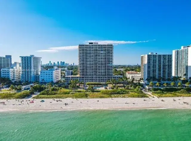 1 bedroom 1 bath Residential for sale at 2555 Collins Ave # 2200, Miami Beach FL 33140