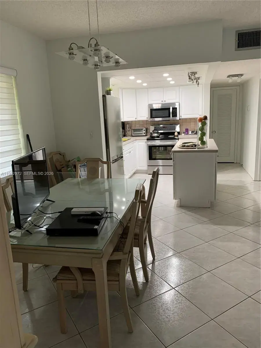 1 bedroom 1 bath Residential for sale at 1501 Arthur St # 1, Hollywood FL 33020