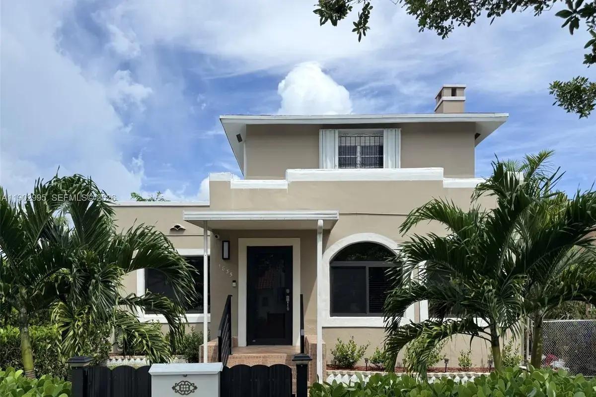 1835 SW 10th St, Miami FL 33135