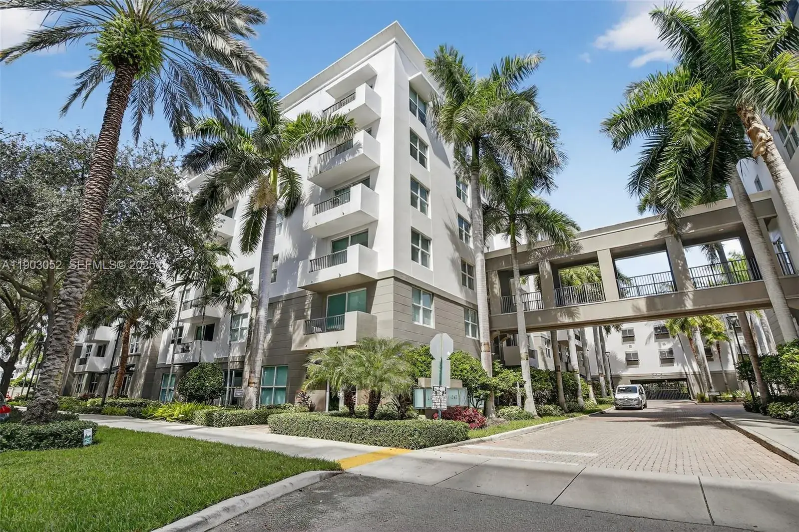 1 bedroom 1 bath Residential for sale at 2421 NE 65th St # 508, Fort Lauderdale FL 33308
