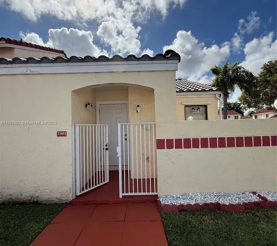 2901 San Remo Cir, Homestead FL 33035