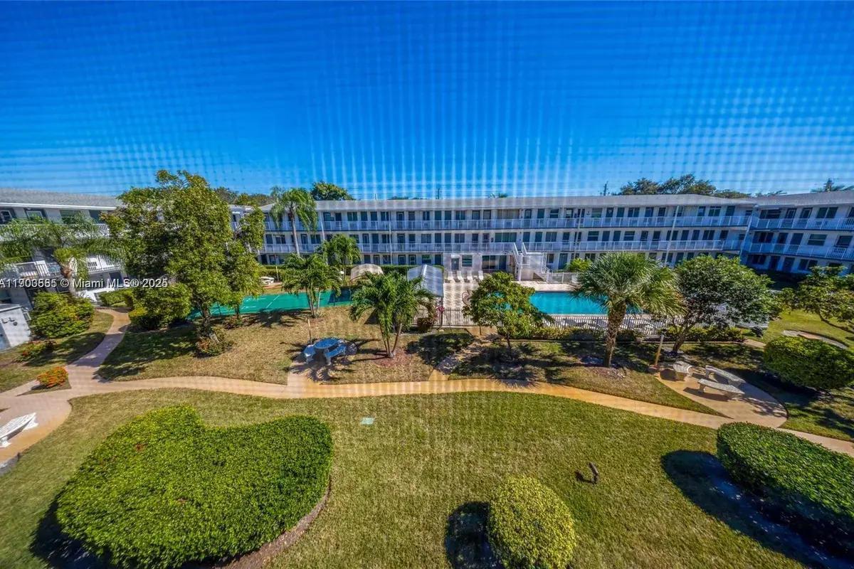 15610 NE 6th Ave # 33D, Miami FL 33162