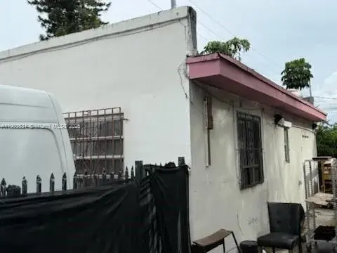 11628 NW 7th Ave, Miami FL 33168
