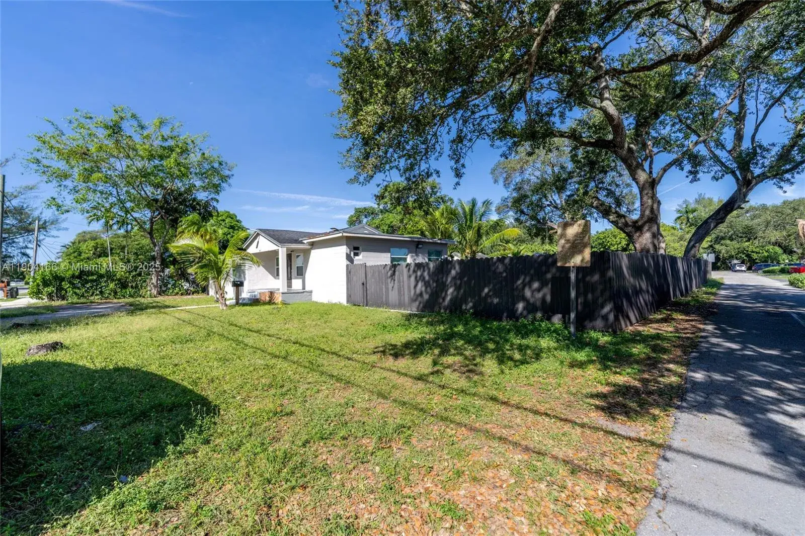 4 bedroom 3 bath Residential for sale at 947 NE 149th St, Miami FL 33161
