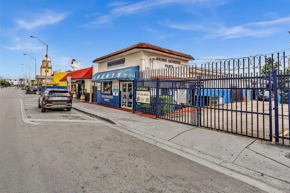2112 NW 36th St, Miami FL 33142