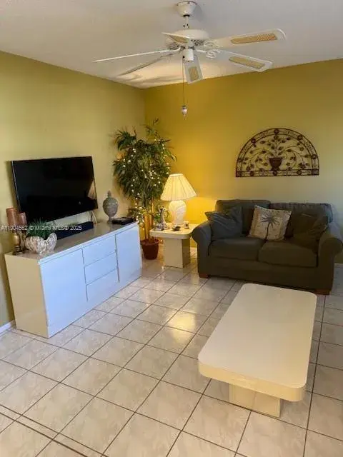 5300 Washington St # P136, Hollywood FL 33021