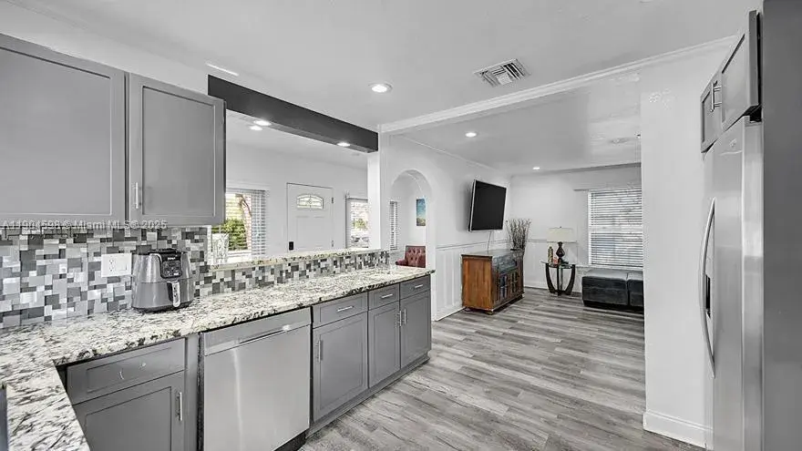422 49th St, West Palm Beach FL 33407
