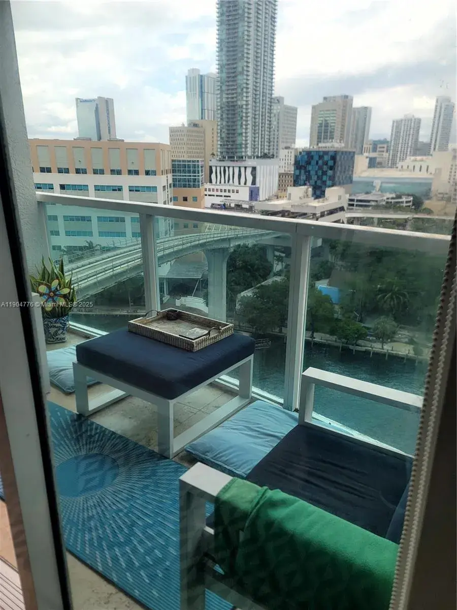 31 SE 5th St # 1402, Miami FL 33131