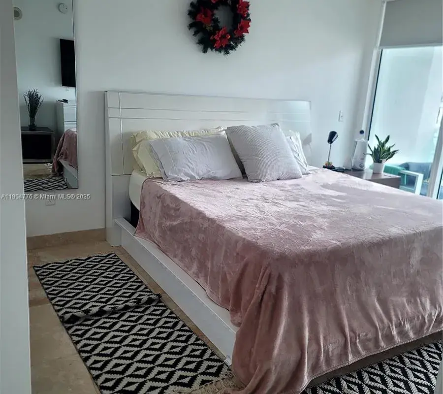 31 SE 5th St # 1402, Miami FL 33131