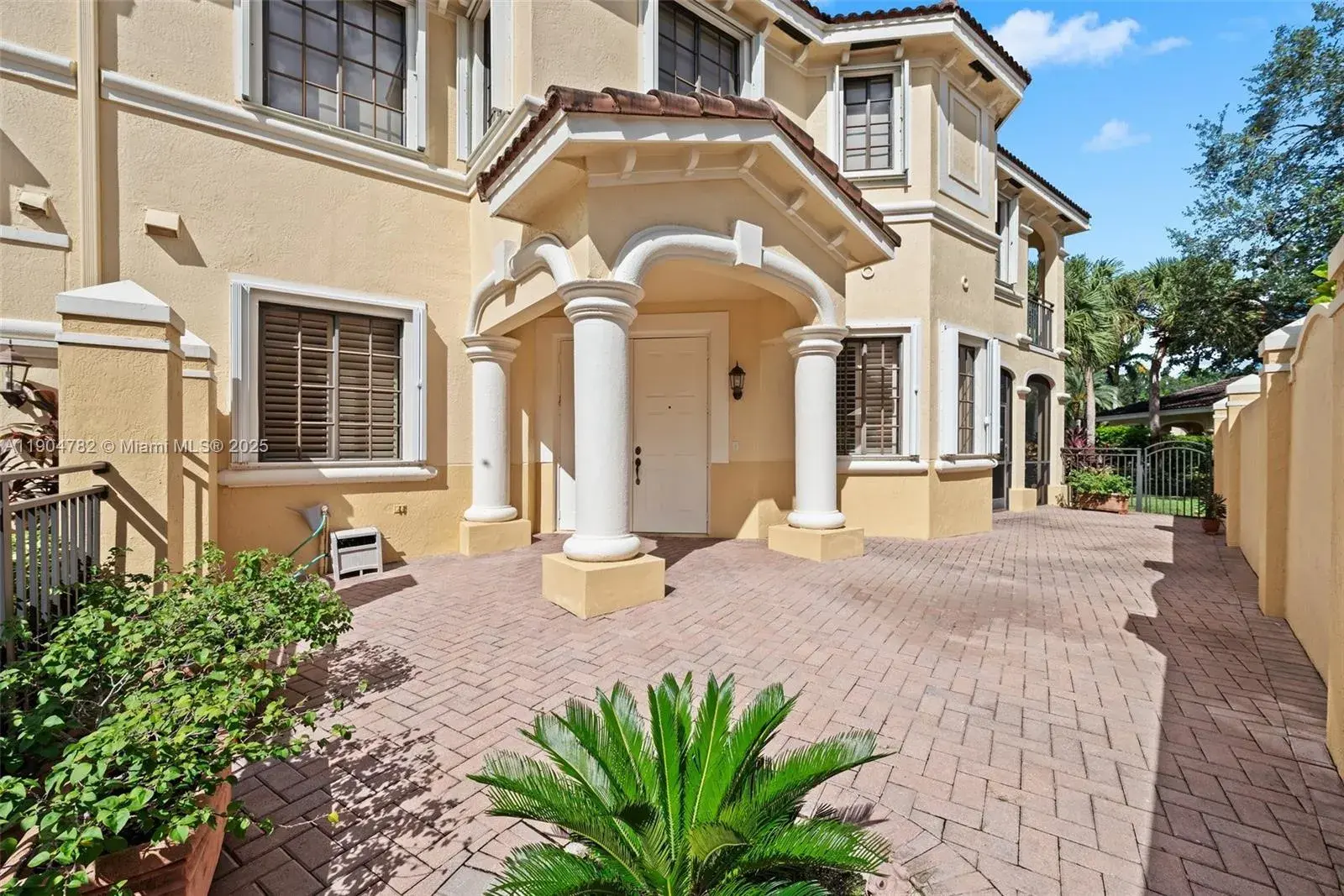 3 bedroom 2 bath Residential for sale at 1634 Passion Vine Cir # 2, Weston FL 33326