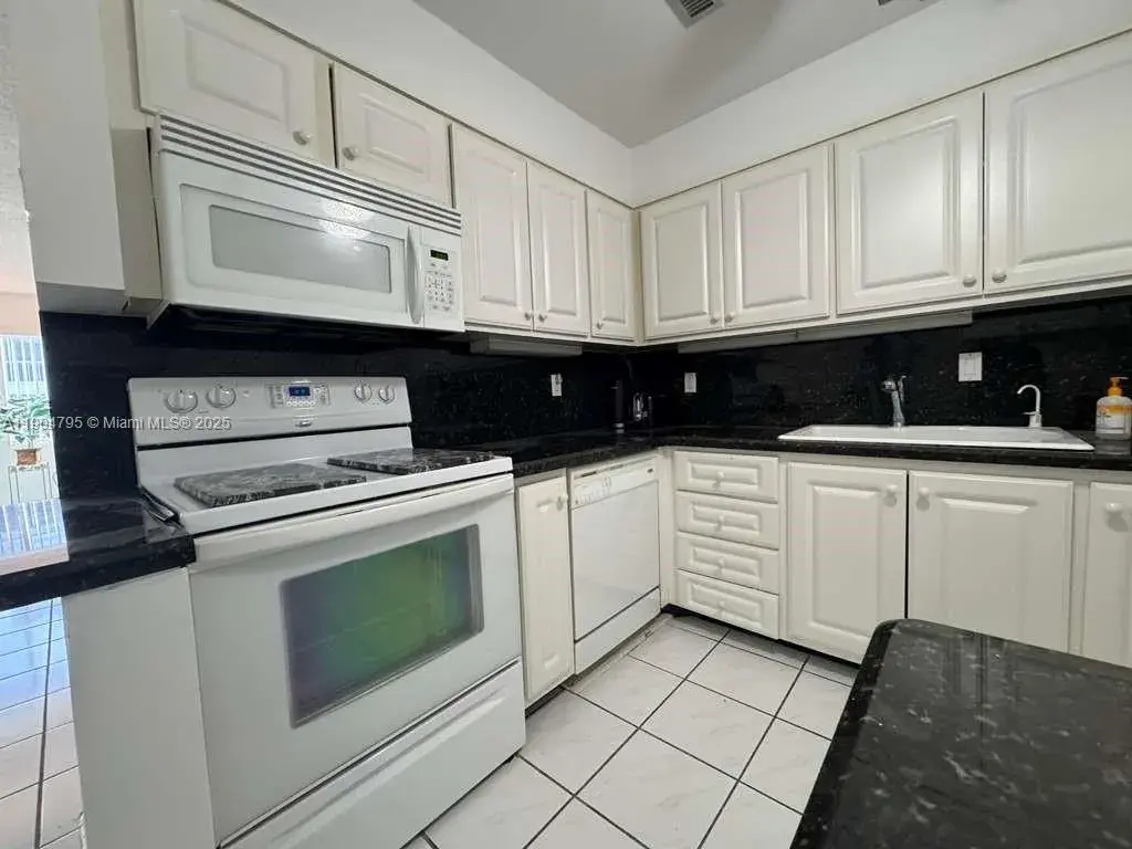 6253 Bay Club Dr # 1, Fort Lauderdale FL 33308