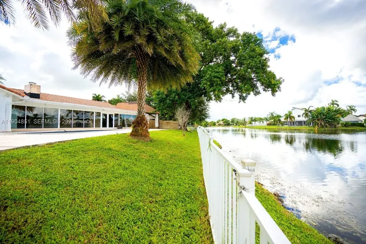 9881 SW 1st Ct, Plantation FL 33324