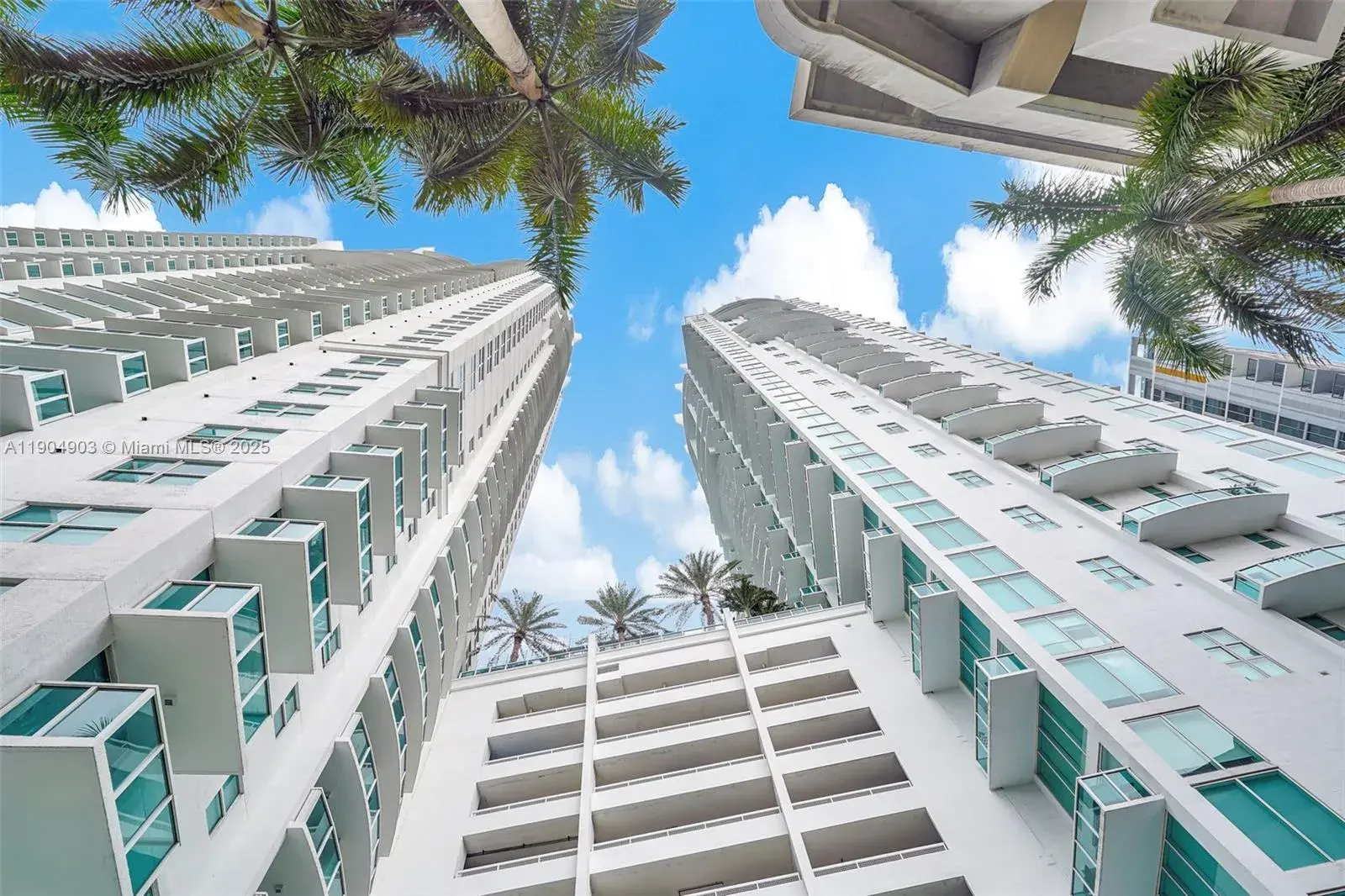 2 bedroom 2 bath Residential for sale at 41 SE 5th St # 816, Miami FL 33131