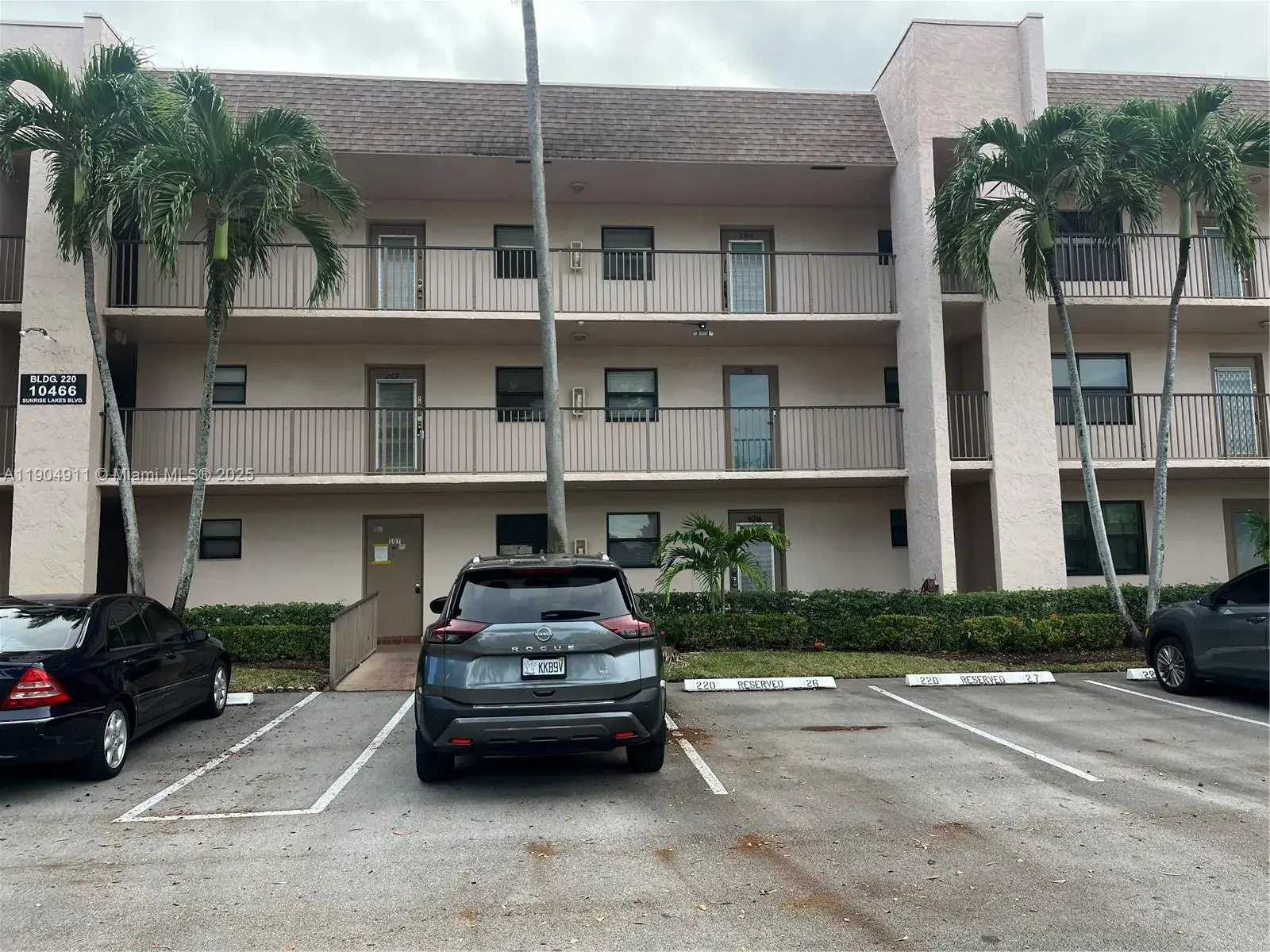 1 bedroom 1 bath Residential for sale at 10466 Sunrise Lakes Blvd # 108, Sunrise FL 33322