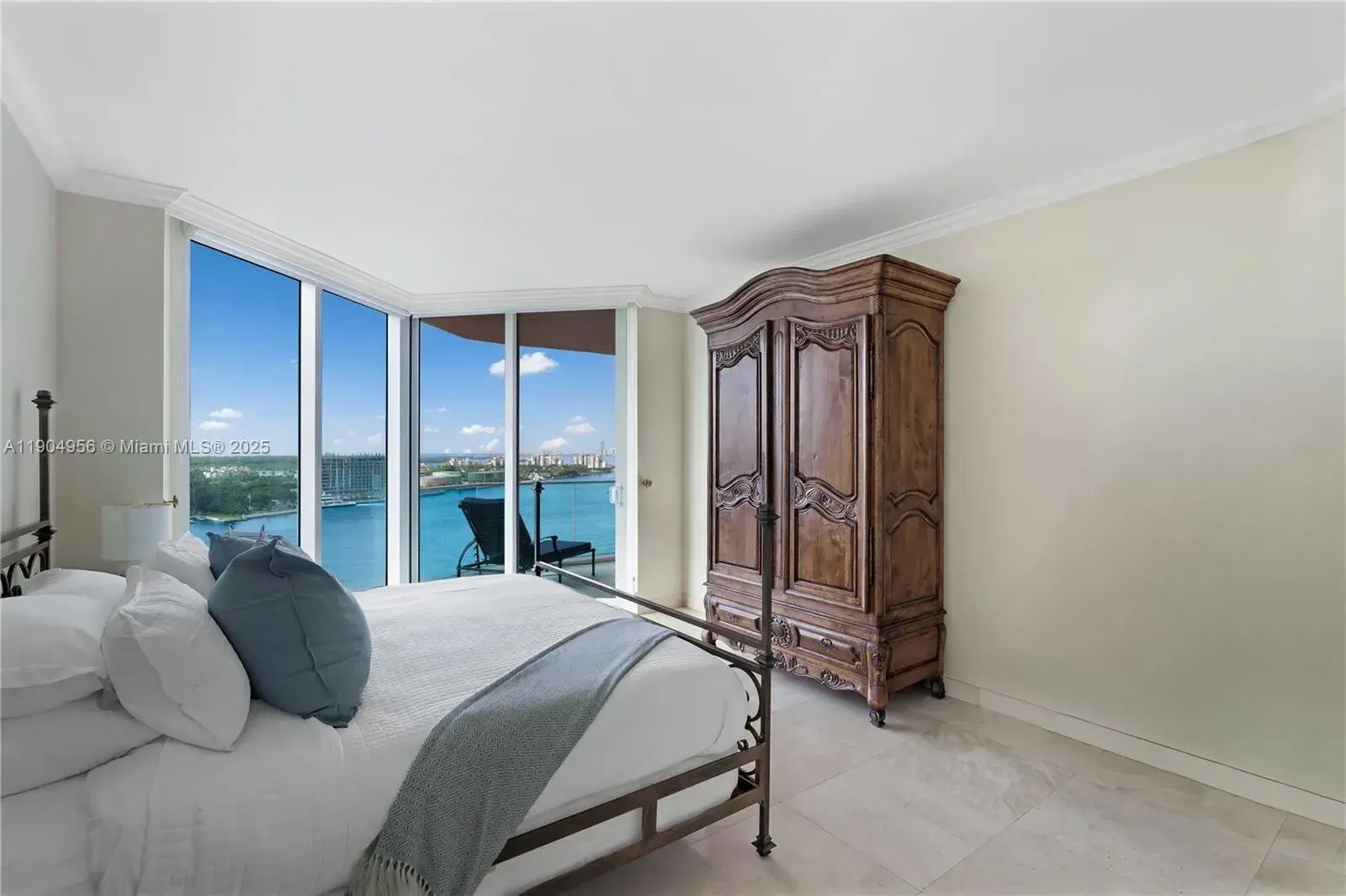 300 S Pointe Dr, Miami Beach FL 33139