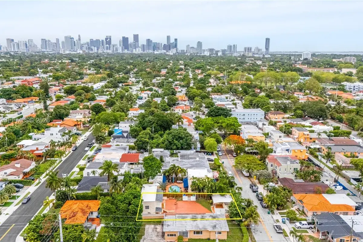 2385 SW 17th St, Miami FL 33145