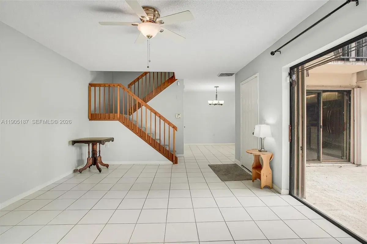 9143D SW 23rd St, Davie FL 33324