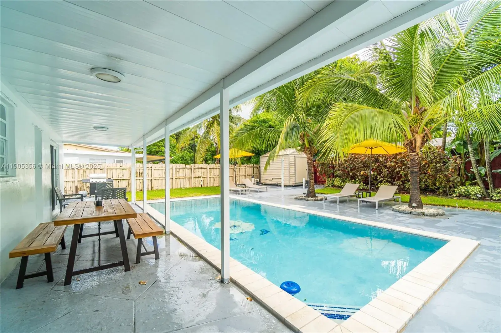 6650 Mckinley St, Hollywood FL 33024