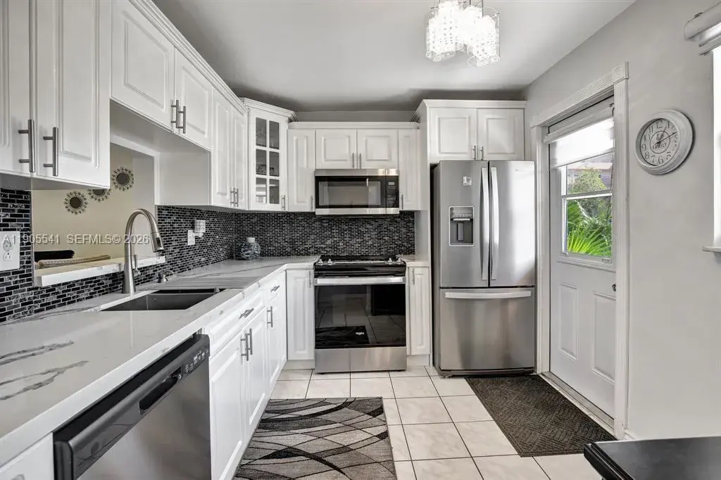 219 NE 14th Ave # 107, Hallandale Beach FL 33009