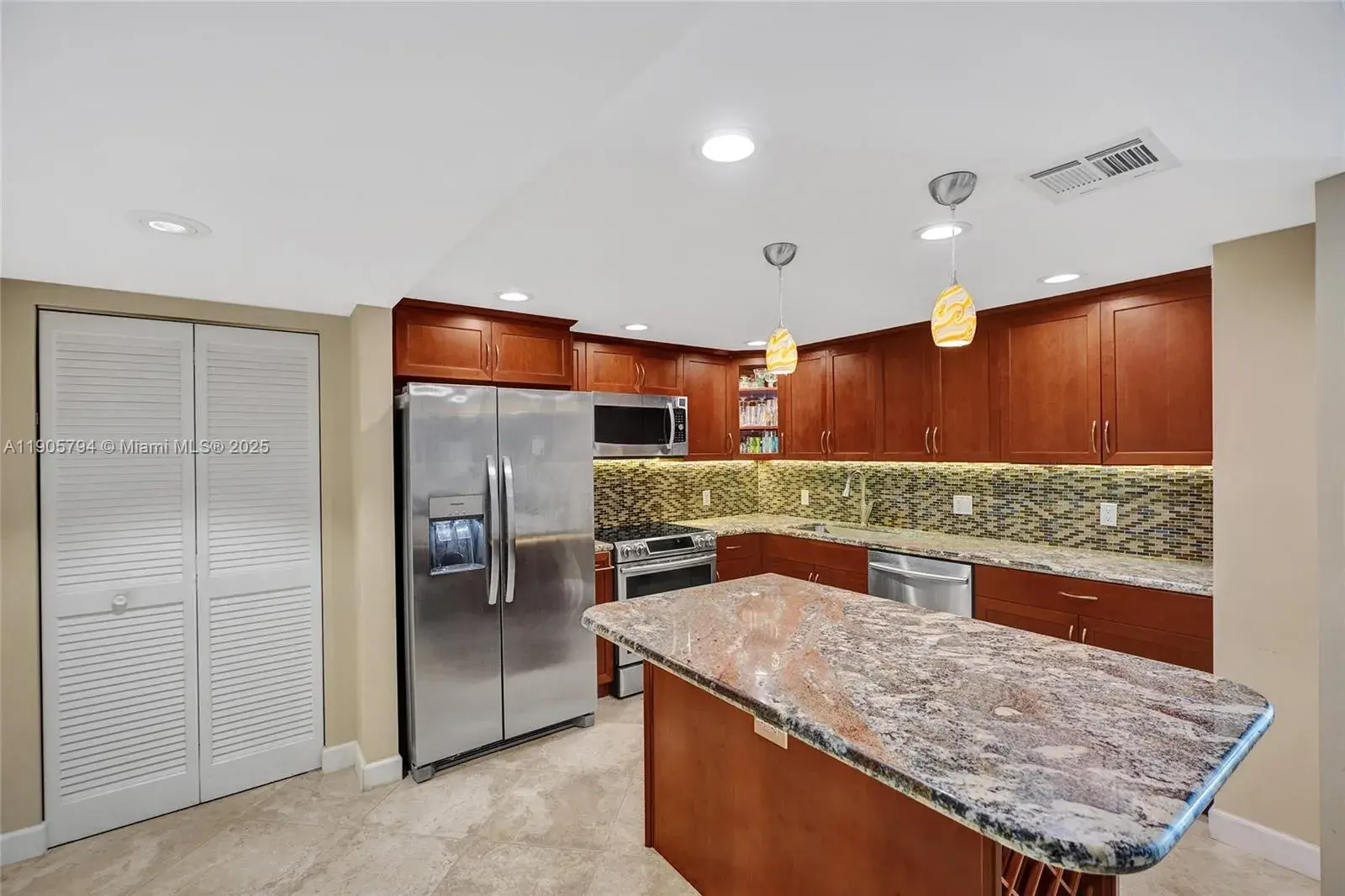 2301 S Ocean Dr # 907, Hollywood FL 33019