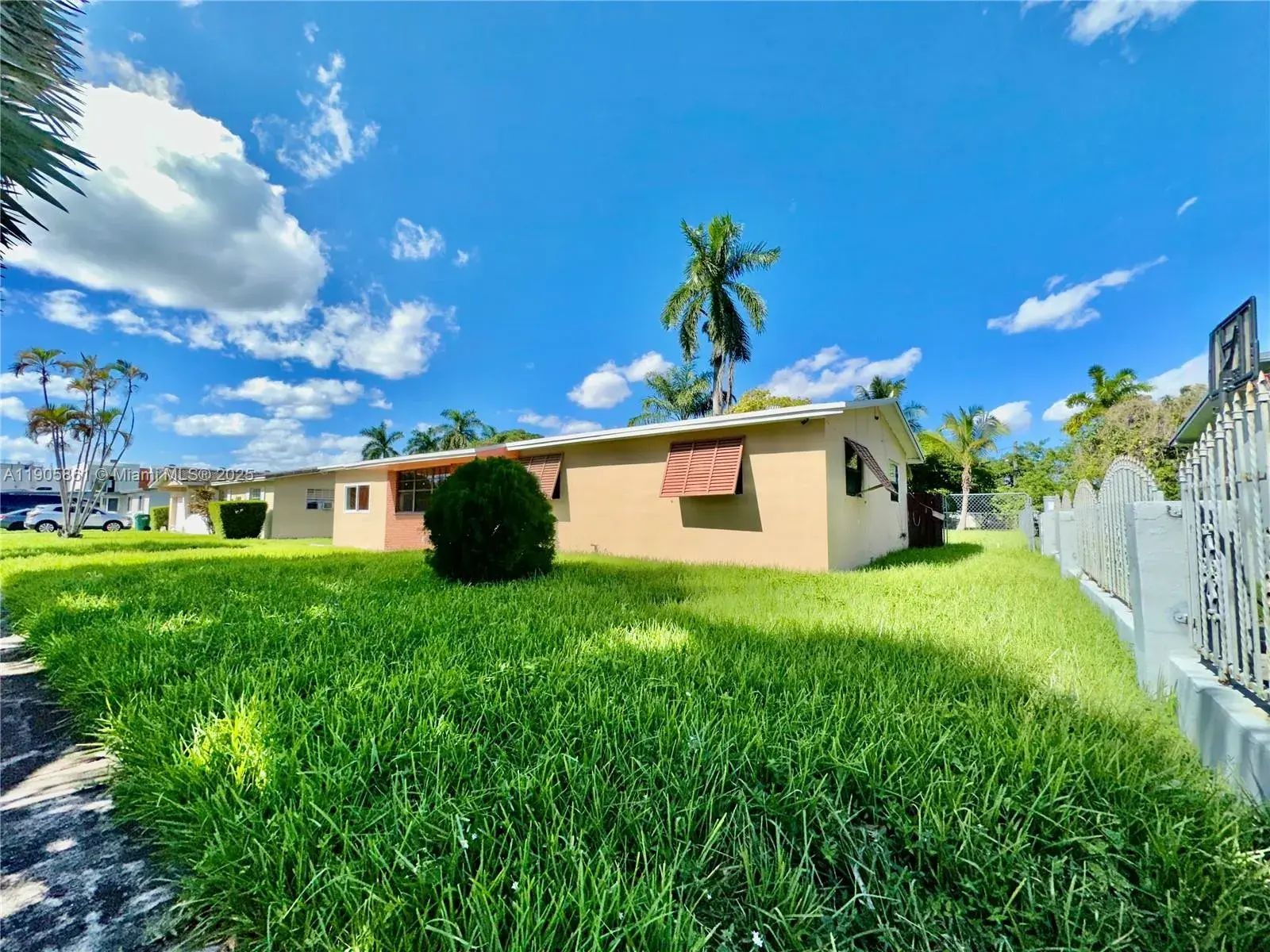 51 NW 161st St, Miami FL 33169