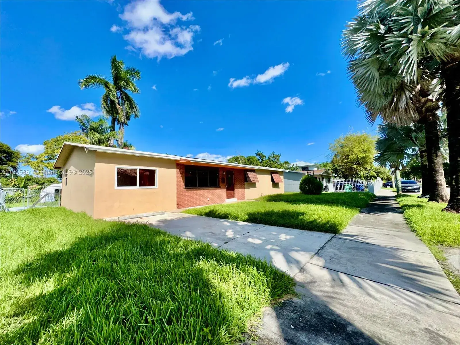 51 NW 161st St, Miami FL 33169