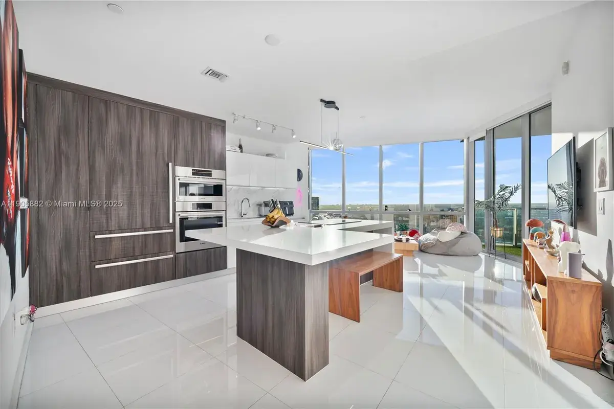 851 NE 1st Ave # 3910, Miami FL 33132