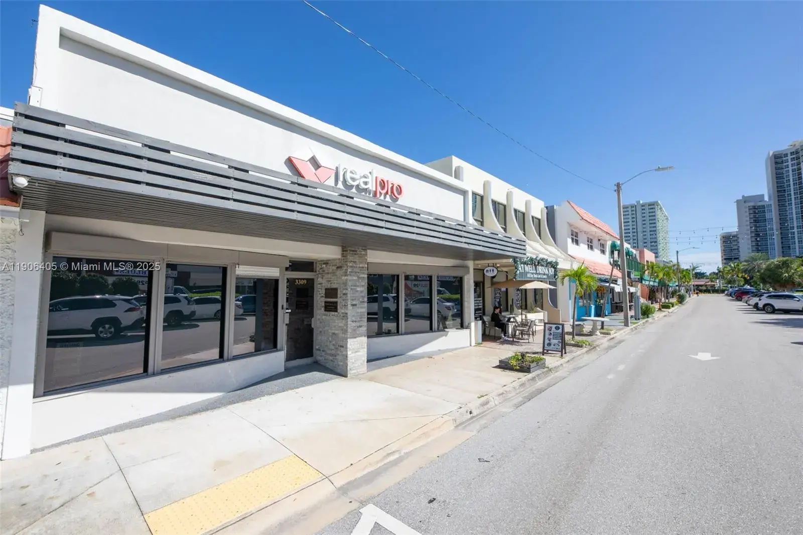 Commercial Sale for sale at 3309 NE 33rd St, Fort Lauderdale FL 33308