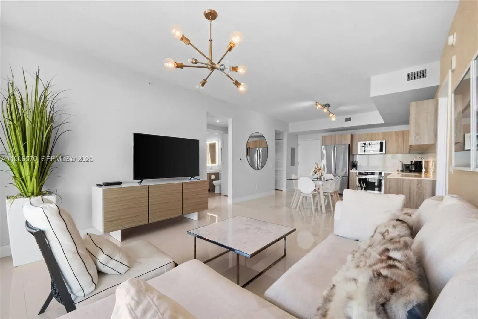 2 bedroom 2 bath Residential for sale at 2960 NE 207th St # 1003, Aventura FL 33180