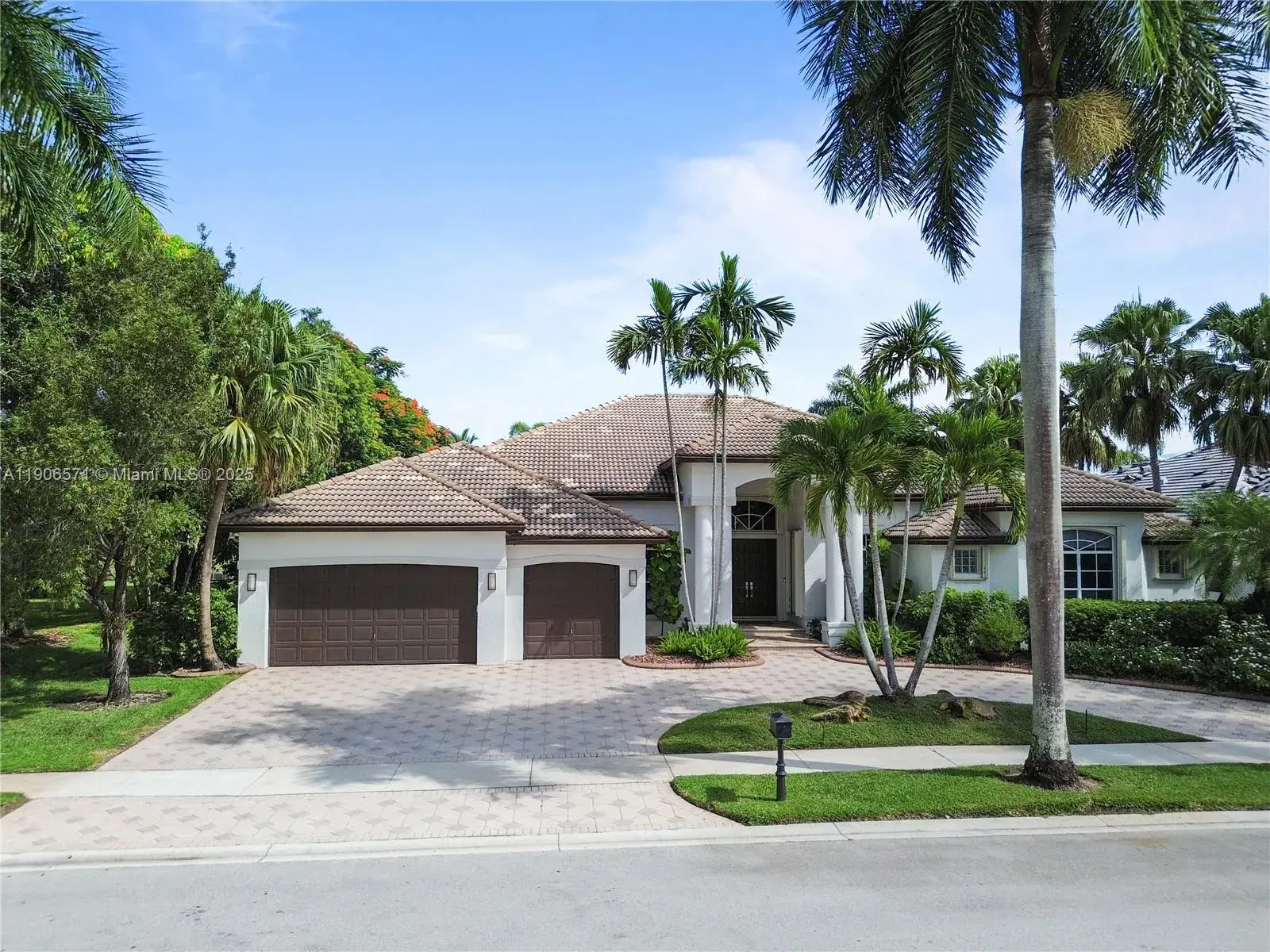 2514 Poinciana Dr, Weston FL 33327
