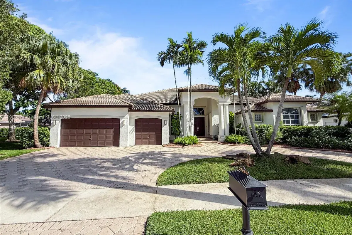 2514 Poinciana Dr, Weston FL 33327