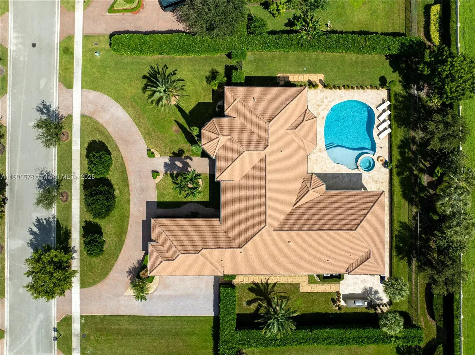 4950 E Sterling Ranch Cir, Davie FL 33314