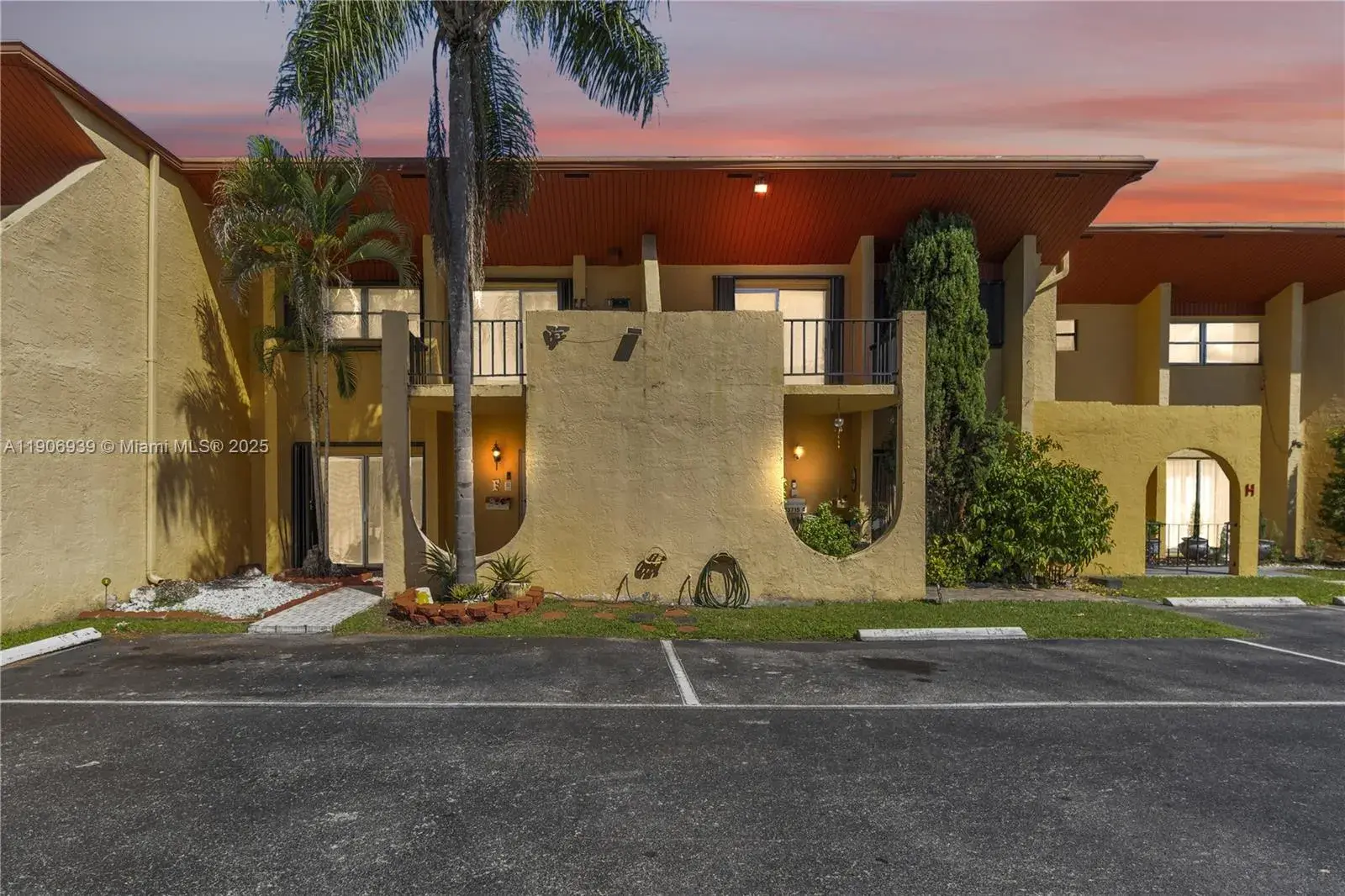 3 bedroom 2 bath Residential for sale at 13715 SW 84th St # F, Miami FL 33183