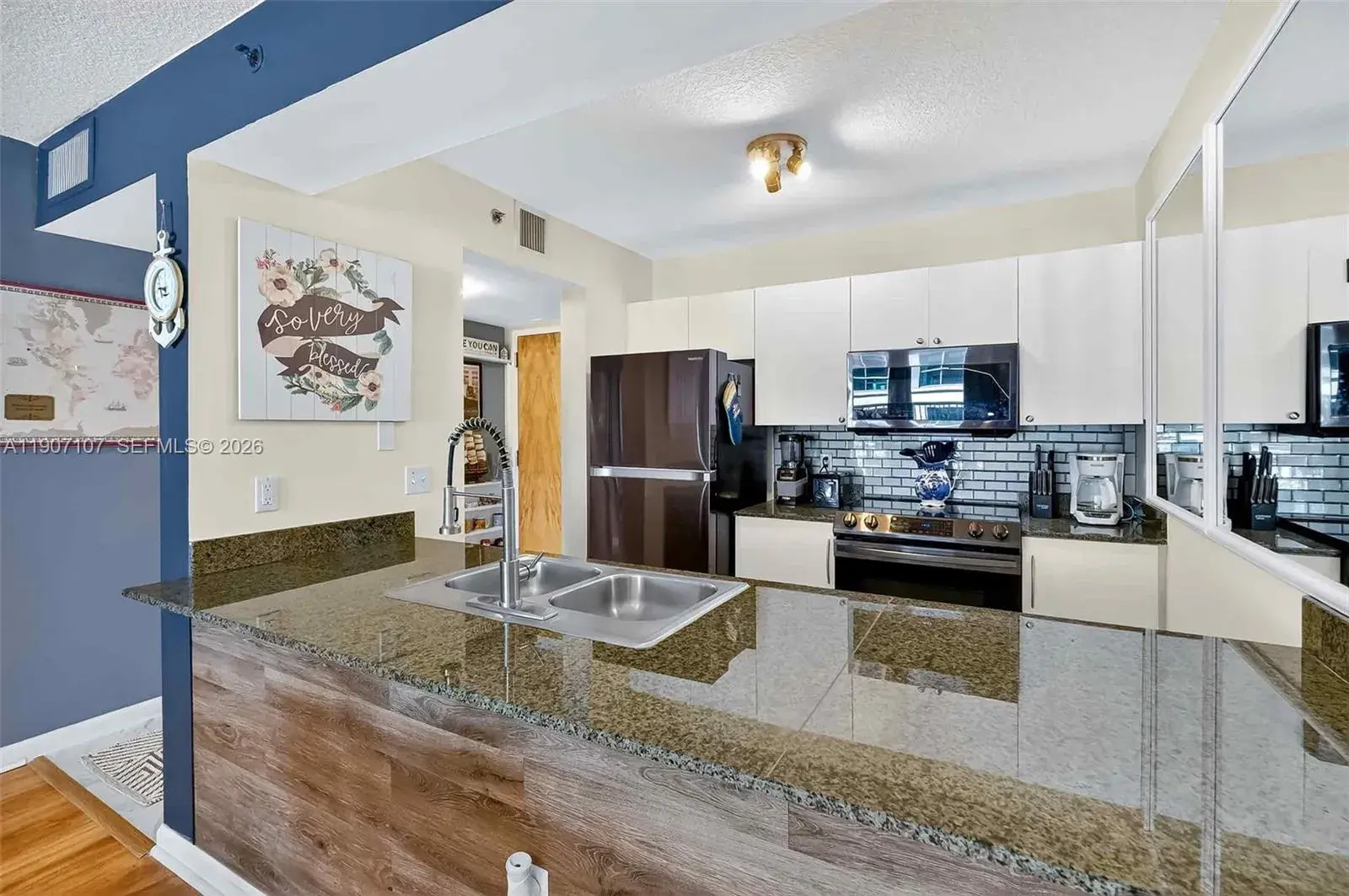 1200 Brickell Bay Dr # 3914, Miami FL 33131 photo 2