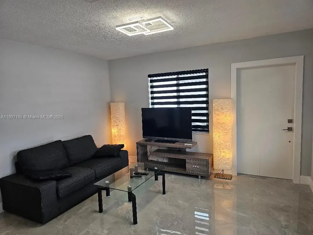 2228 N 19th Ave, Hollywood FL 33020