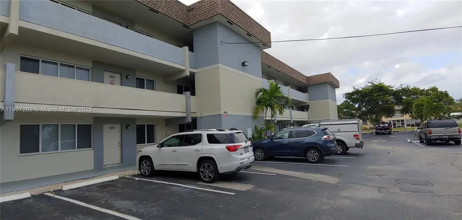 1 bedroom 1 bath Residential for sale at 1400 NE 54th St # 206, Fort Lauderdale FL 33334
