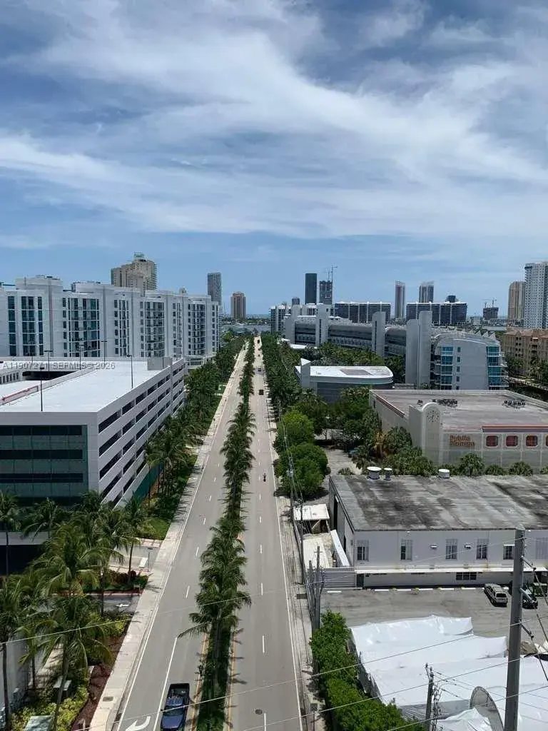 1 bedroom 1 bath Residential Lease for rent at 18800 NE 29th Ave # 711, Aventura FL 33180