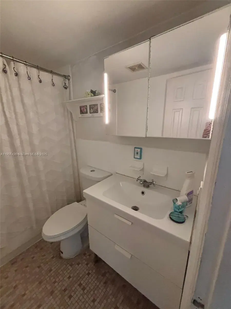 520 NE 38th St # 8, Miami FL 33137